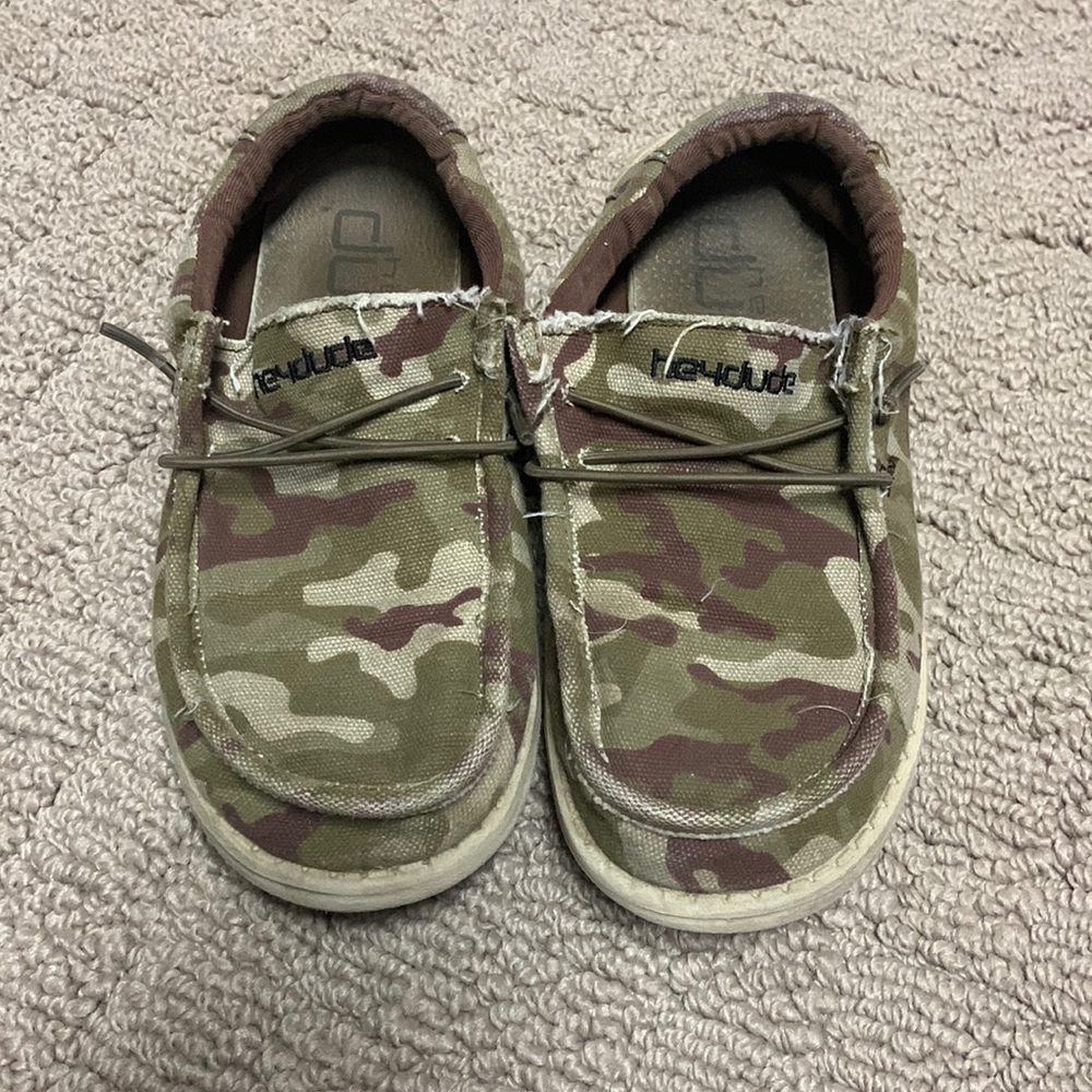 Boys hey dudes size 2-3